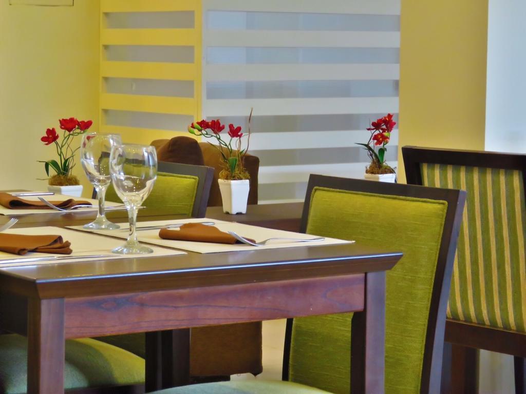 Grand Hotel Reconquista Bagian luar foto