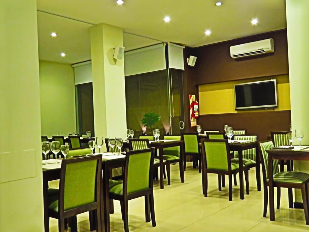 Grand Hotel Reconquista Bagian luar foto