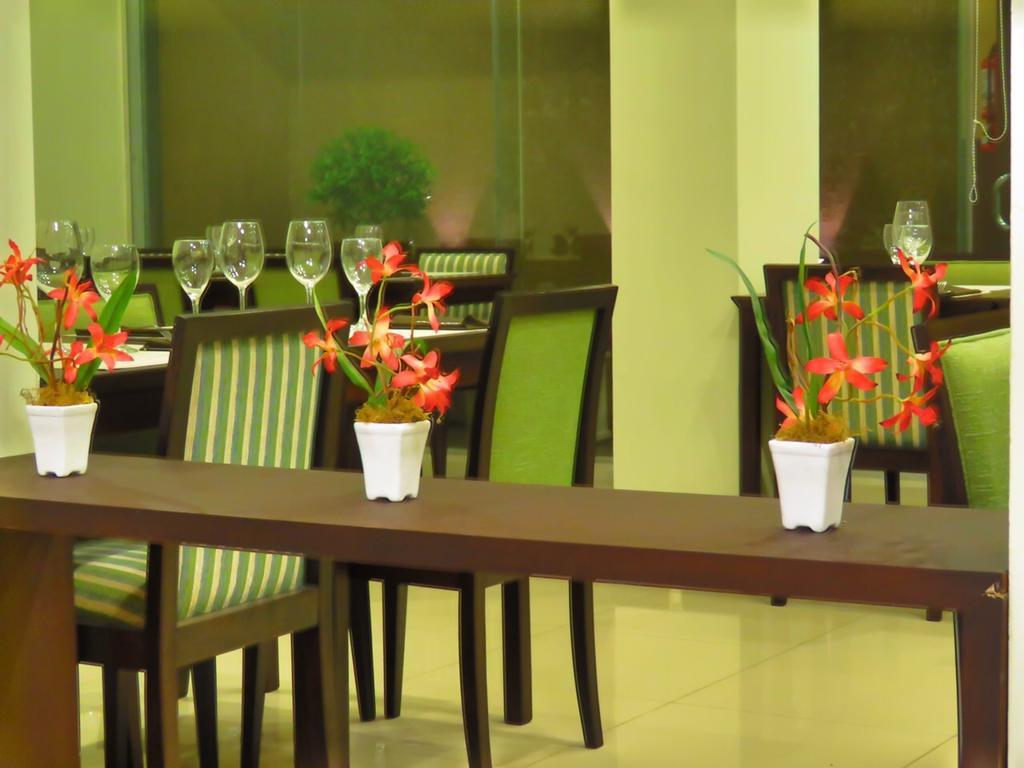 Grand Hotel Reconquista Bagian luar foto